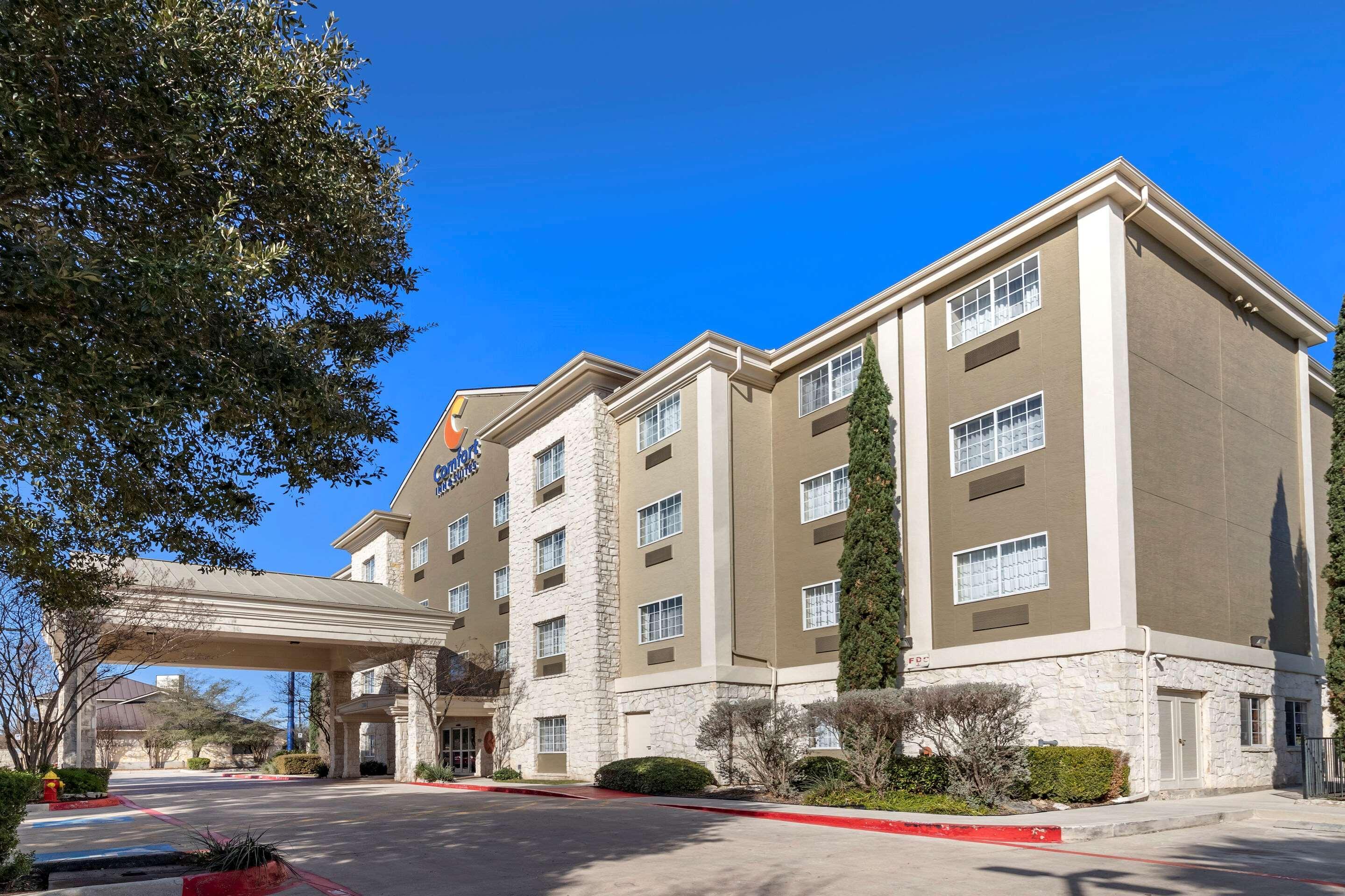 Comfort Inn & Suites Texas Hill Country Берне Экстерьер фото